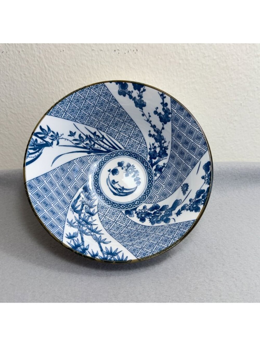 Japanese Blue and White Geometric Floral Porcelain 6" Ramen Soup Bowl - Picture 3 of 9